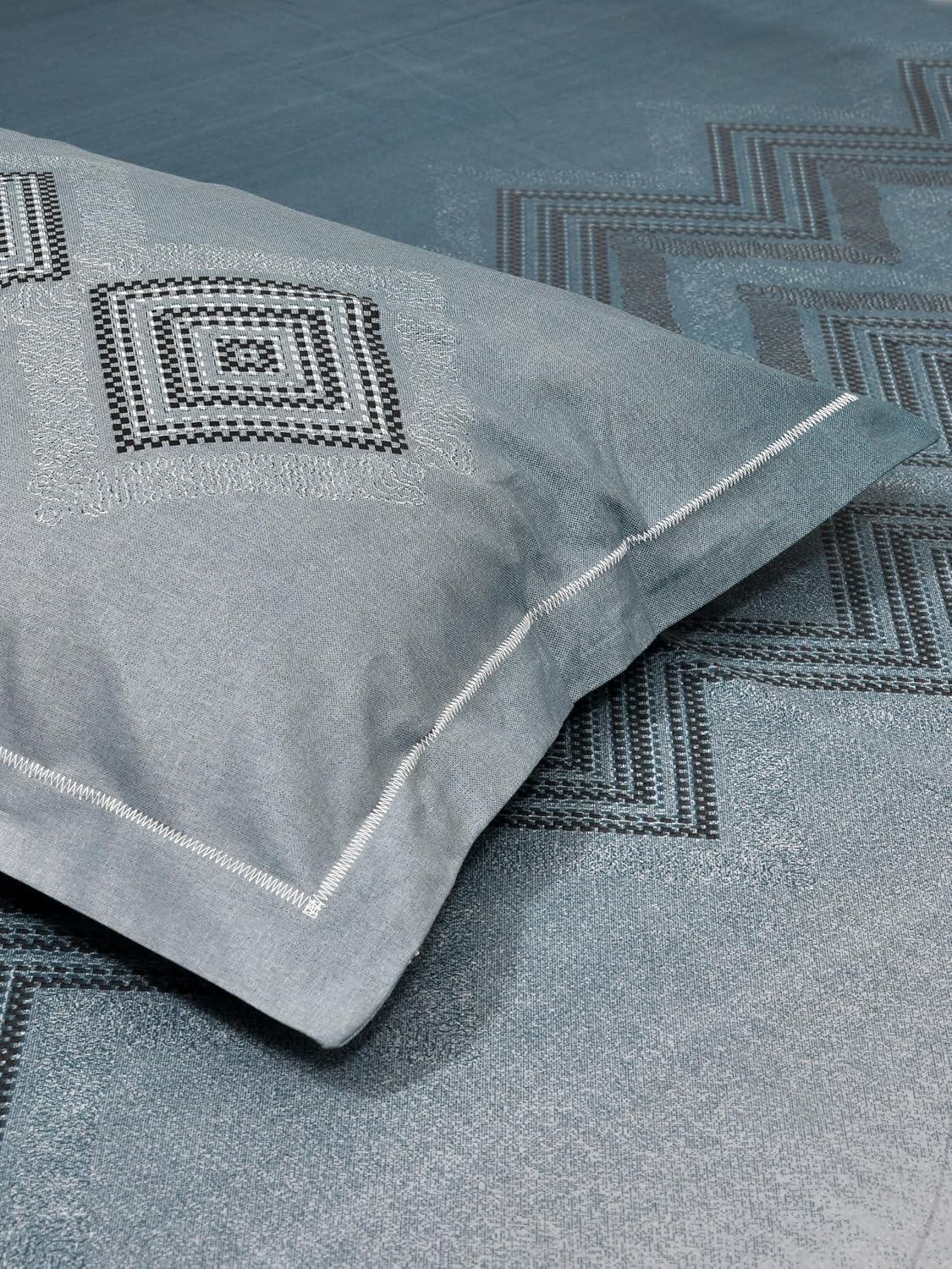 Mafatlal Autumn Delight King Size Bed Sheet - Image 8